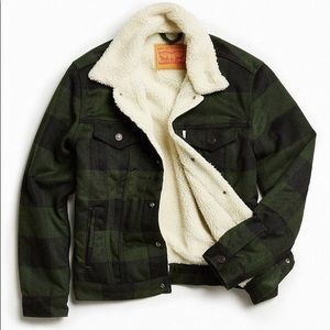 Mens Levi’s buffalo check Sherpa trucker jacket